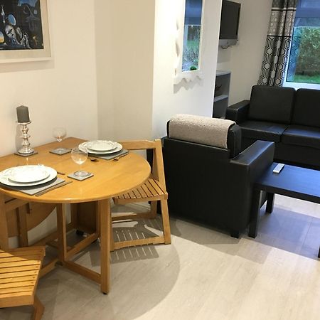 Spacious Ground Floor Studio Flat - Easy Access To Stansted Airport, London And Cambridge Apartment Bishop's Stortford Luaran gambar