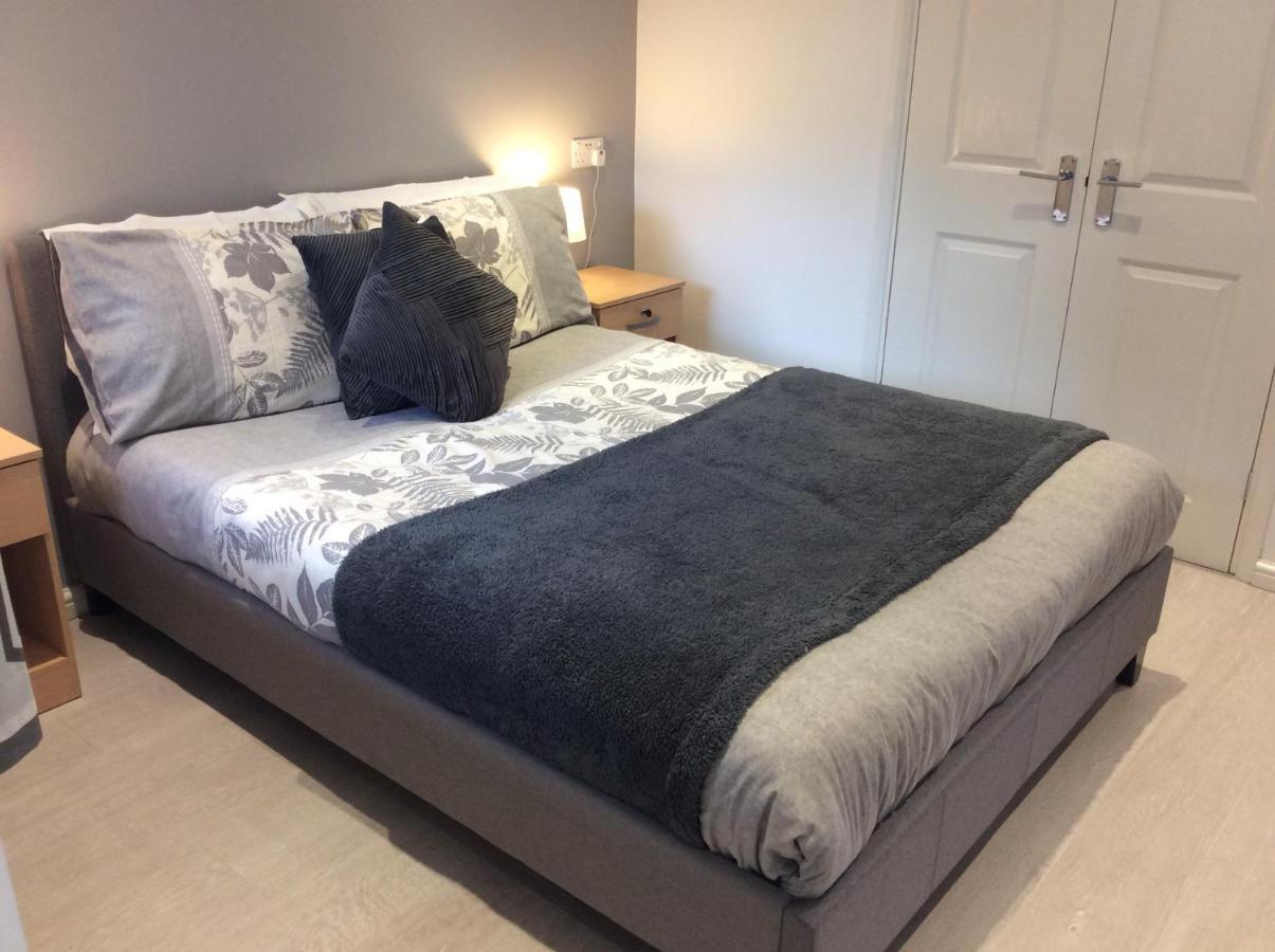 Spacious Ground Floor Studio Flat - Easy Access To Stansted Airport, London And Cambridge Apartment Bishop's Stortford Luaran gambar