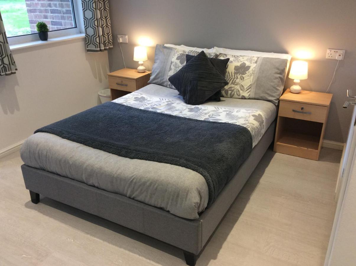 Spacious Ground Floor Studio Flat - Easy Access To Stansted Airport, London And Cambridge Apartment Bishop's Stortford Luaran gambar