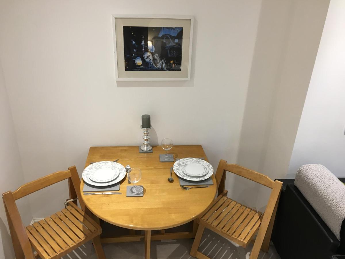 Spacious Ground Floor Studio Flat - Easy Access To Stansted Airport, London And Cambridge Apartment Bishop's Stortford Luaran gambar