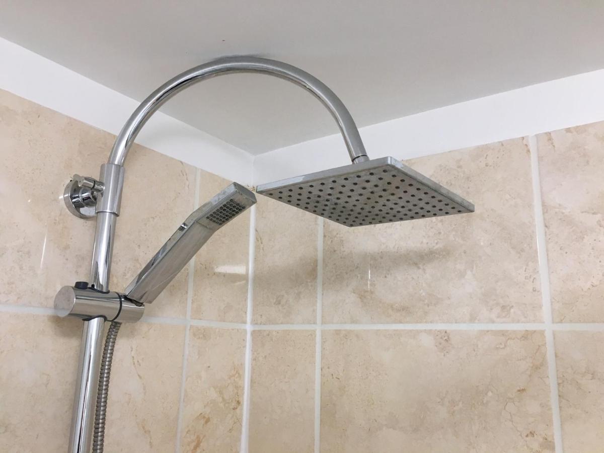 Spacious Ground Floor Studio Flat - Easy Access To Stansted Airport, London And Cambridge Apartment Bishop's Stortford Luaran gambar
